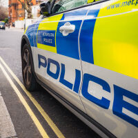 Арестуваха мъж, намушкал двама души в еврейски квартал на Лондон