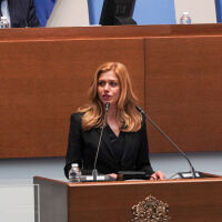 52-рият парламент вече има председател: Коя е Михаела Доцова? (СНИМКИ)