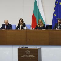 Точно 2:39 часа продължи първото заседание на 52-рото Народно събрание