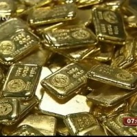 „Може да продължи да се покачва“: Златото достигна исторически връх