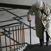 Незрящ мъж получи сметка за дълг от 70 000 евро в писма, които не може да прочете