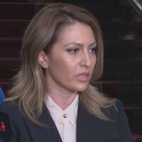 Ако Илияна Йотова се оттегли с Румен Радев, Рая Назарян ще трябва да поеме функциите на президент