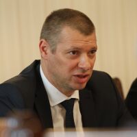 По информация на bTV: Антон Славчев подава оставка 