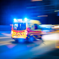 Автомобил блъска пешеходец край Скравена, няколко камиона преминават през него и продължават