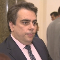 Асен Василев за Кандев: Когато някой започне да си върши работата, му спретват дело с фалшиви свидетели