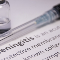 Случаите на менингит във Великобритания нарастнаха до 34 