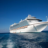 Корабът, оставил жена на отдалечен остров: Сега заседна на риф