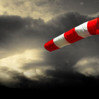 "Излизайте навън при крайна необходимост": Вятър с пориви до 90 км/ч се очаква в община Царево