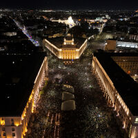 ОБЗОР: Многохиляден протест в София. Демонстрации имаше в цялата страна