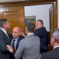 Сблъците в кулоарите днес. "Oставка на кабинета няма да има, за да няма хаос в държавата" (ОБЗОР)