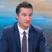 Крум Зарков: Кабинетът може да се задържи най-много до президентските избори