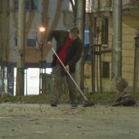 „Срамувам се за тях“: Къщата на Иван стана щит между полиция и провокатори в сърцето на София