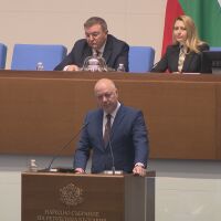 Блицконтрол в парламента: Премиерът Желязков отговори на исканията за оставка