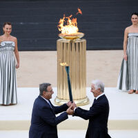 По пътя на олимпийския огън: Започна обратното броене до игрите в Италия (СНИМКИ и ВИДЕО)