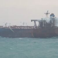 Хеликоптер излетя от Варна с провизии за танкера край Ахтопол