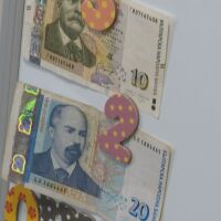 От лев към евро и в буквара: „Превеждат“ задачите по математика в новата валута