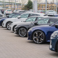 Те внасяли нови автомобили и ги продавали като употребявани във Франция. Спечелили 3,2 милиона евро от схемата