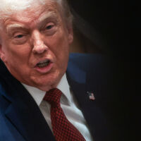 Доналд Тръмп ще изпрати представител на преговорите за мир в Украйна само ако има реална възможност за мир