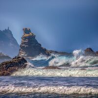 Мощна вълна повлече група къпещи се в морето, четирима са загинали 