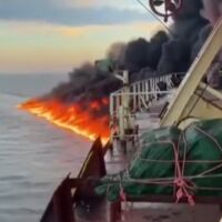 Кадри запечатали първите минути от атака с дронове срещу кораба "Кайрос" (ВИДЕО)