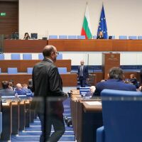 Част от партиите обявиха категоричната си позиция, че трябва да има вот без забавяне