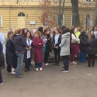 Медицинските сестри преговарят с властта: До 2 месеца става ясно с колко ще им увеличат заплатите