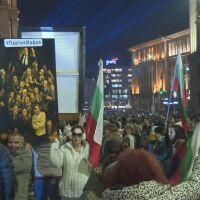 КРС: Няма заглушаване на мобилния сигнал заради протеста в центъра на София