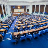 НА ЖИВО: Кабинетът „Желязков“ е в историята. Премиерът подаде оставка. Партиите  искат избори