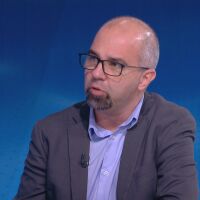 Какво предстои след падането на правителството? Социолог: Бенефициентите са Румен Радев и ПП-ДБ