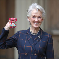 Почина британска писателка, автор на семейни саги