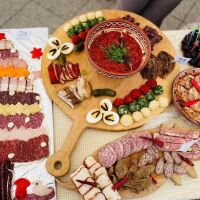 Благотворетелен фестивал във Враца за мезетата и виното: Врачани помагат на малки деца 