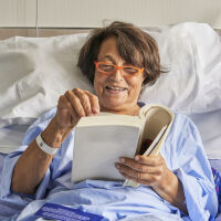 Какво е „библиотерапия“ и как престоят в болница у нас може да бъде по-приятен?