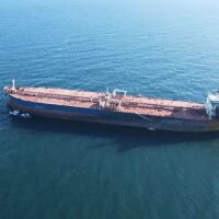 След седмица блокада край Ахтопол: Танкерът „Кайрос“ е изтеглен и закотвен в Бургаския залив