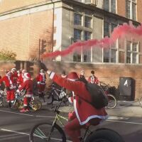 Инвазия от Дядо Коледовци в Лондон