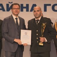 Отличиха служител на МВР, спасил жена от удавяне, за полицай на годината