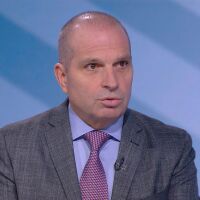 Министър Караджов: Опитахме да се поправим. Щяхме да съкръщаваме 5500 кухи места, за които вървят бюджети