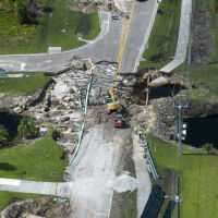 Срутвания и огромни дупки заради сушата в Турция 