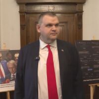 „Всеки ден тези хора бяха в моя кабинет“: Пеески направи „Музей на сглобката“