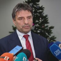 Скандалът с камери в тоалетните: Повдигнаха 2 обвинения за тежки престъпления на директора на 138. училище