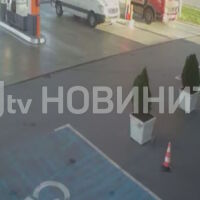 Мъж от Сливен влачи през целия град куче, вързано с въже за колата му (СНИМКИ и ВИДЕО)