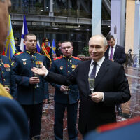 Путин нарече европейските лидери „малки прасета“