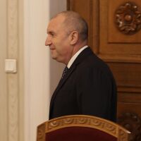 Румен Радев ще се срещне с представители на „Величие“