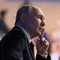 Извънземни и събира ли инкогнито информация из Москва: Странни моменти на пресконференцията на Путин