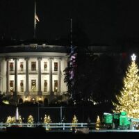 Когато празникът срещне политиката: Коледа в Белия дом