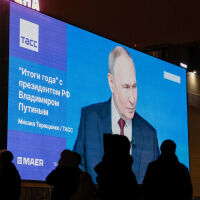 Владимир Путин е готов да започне диалог с Еманюел Макрон