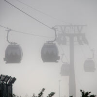 Един човек е загинал, а друг е ранен след падане от ски лифт в курорт в Черна гора