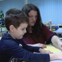 „Той спря тотално да говори на 3“: Българската Коледа е дава шанс за пълноценен живот на Теодор