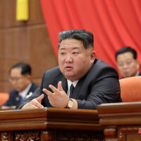 2025 беше добра година за Ким Чен Ун. Забогатя с 2 млрд. долара само от едно „перо“