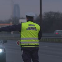 Интензивен трафик: Близо 100 хил. автомобила напускат София за Коледа