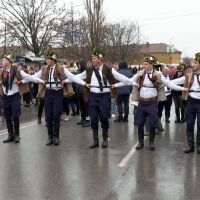 Танцуващите коледари от Ямбол – традиция със саби, предавана през поколения (СНИМКИ и ВИДЕО)